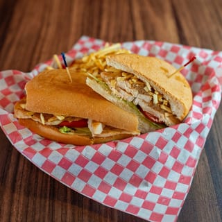 Pan con Pollo Sandwich